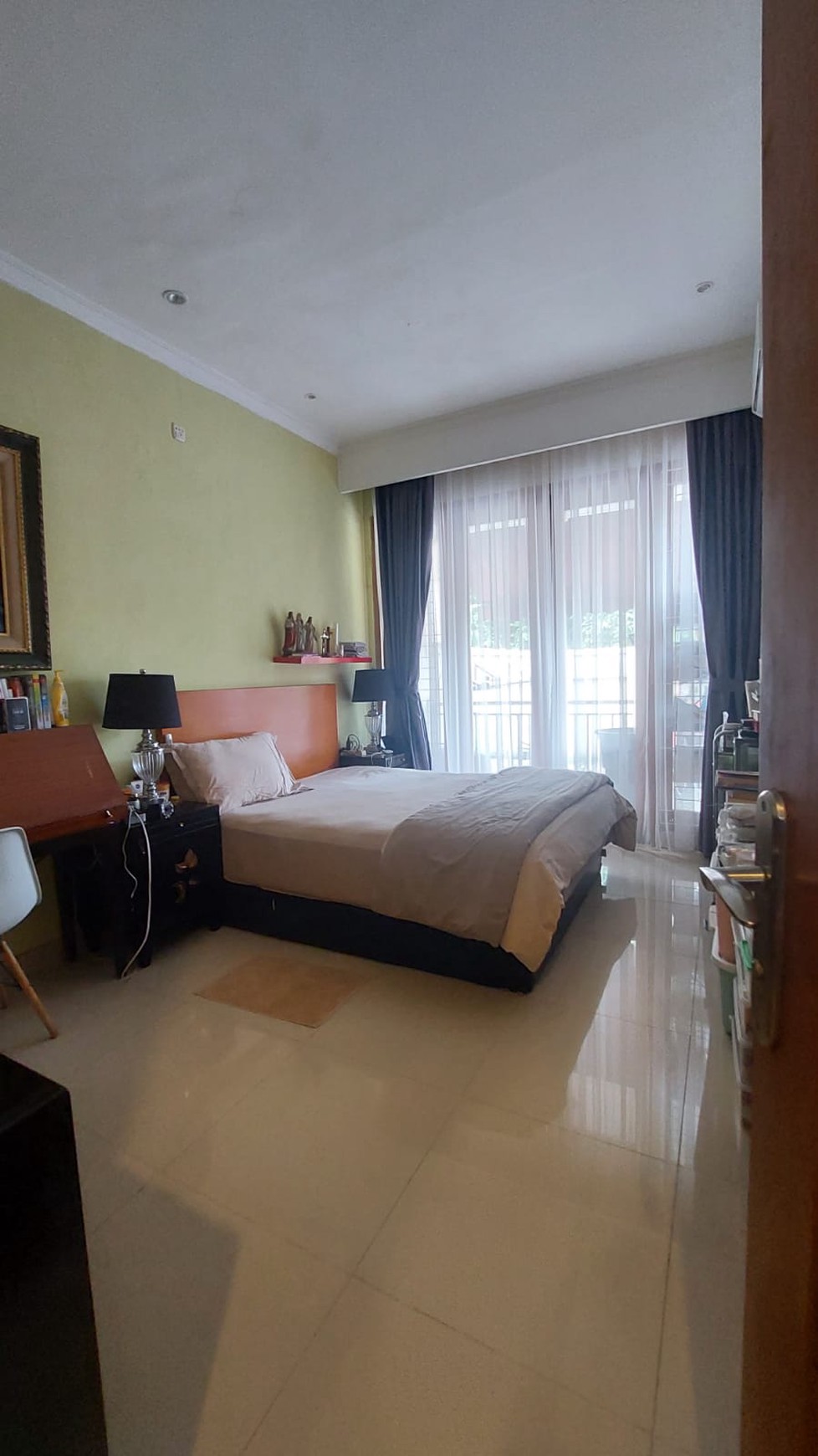 Rumah 2 Lantai, siap Huni, di dalam komplek Cireundeu