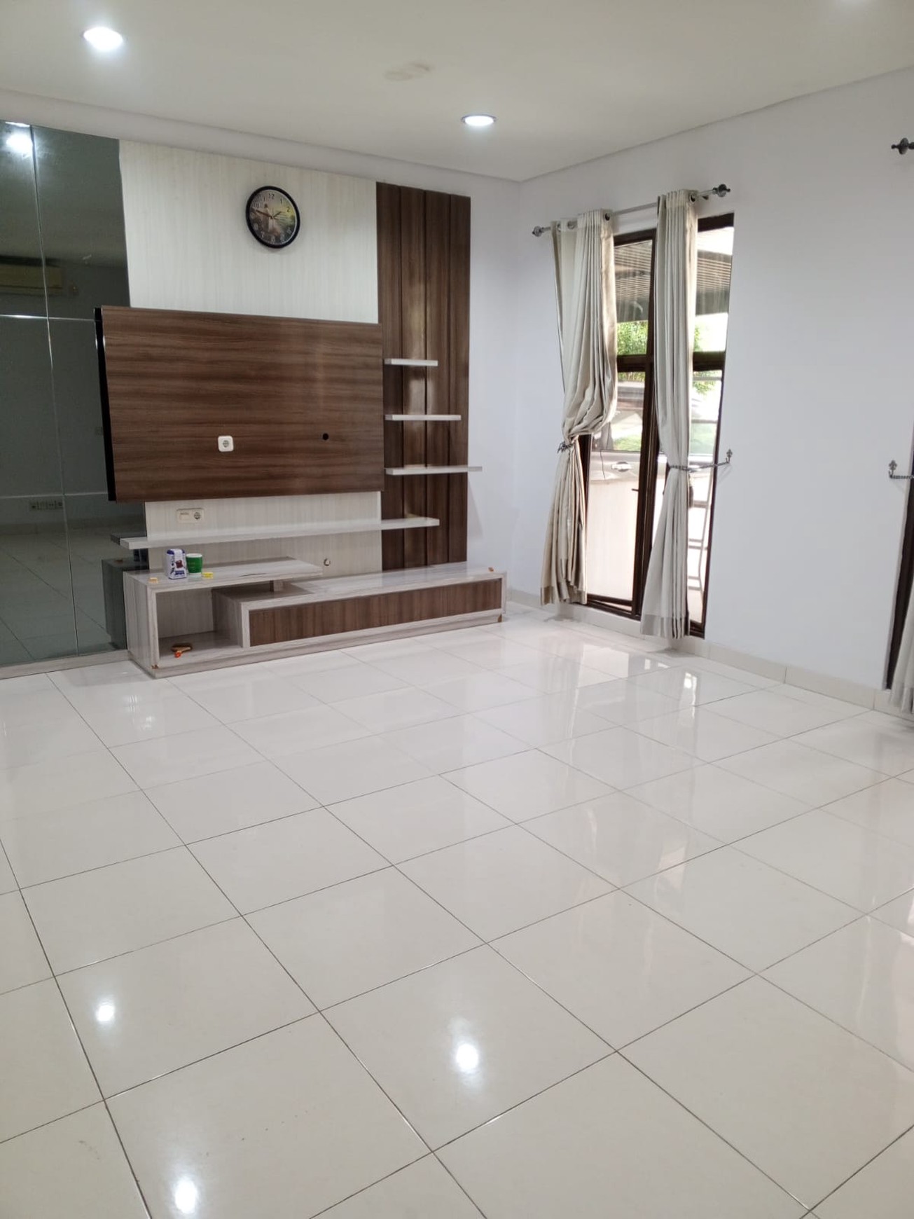 Rumah 3 lantai di Greenwich Park BSD City