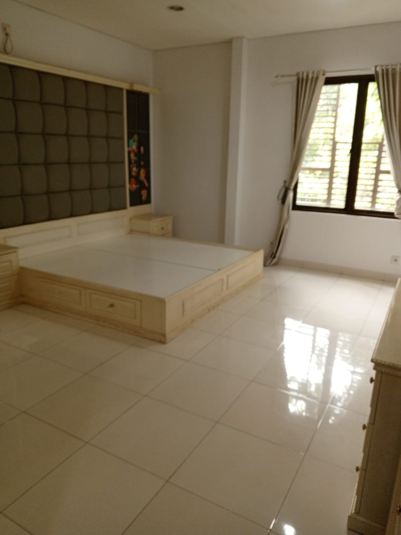 Rumah 3 lantai di Greenwich Park BSD City