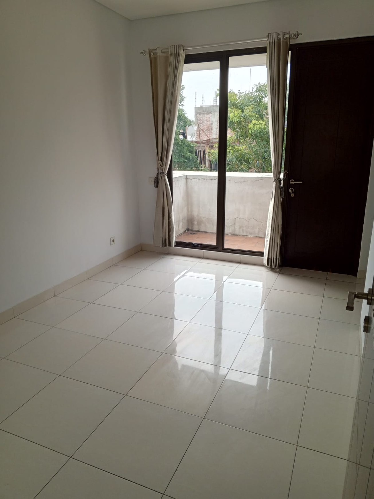 Rumah 3 lantai di Greenwich Park BSD City