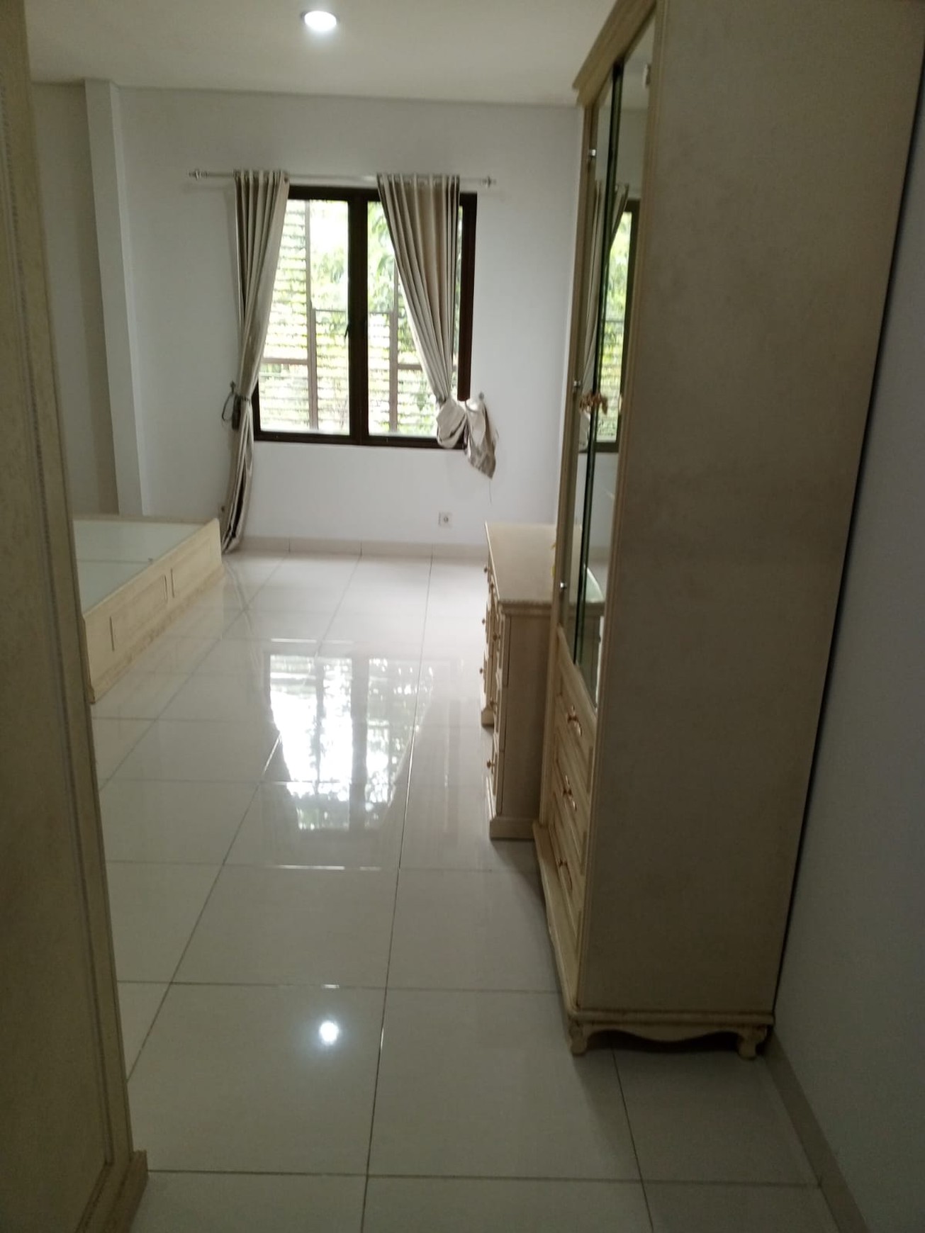 Rumah 3 lantai di Greenwich Park BSD City