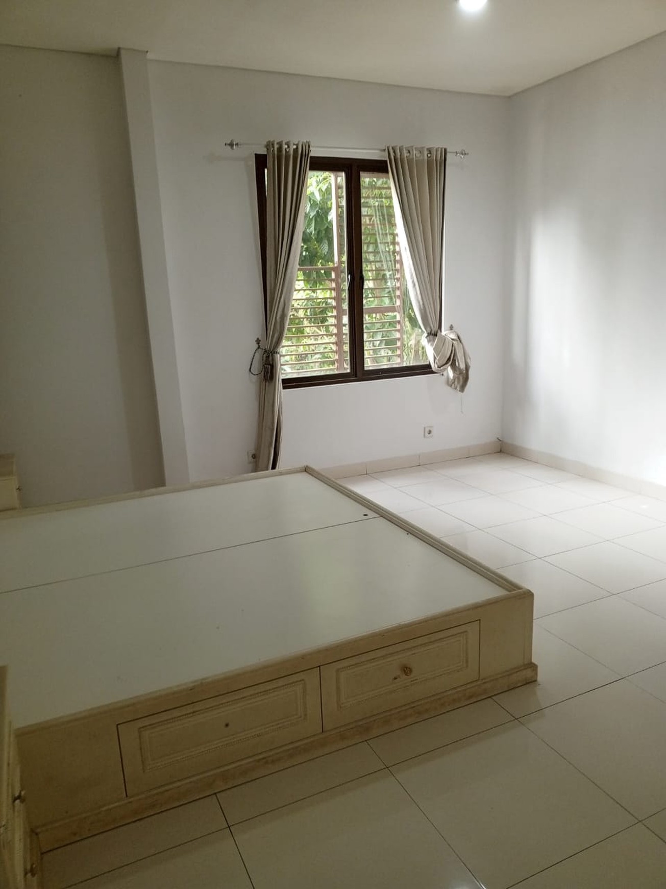 Rumah 3 lantai di Greenwich Park BSD City