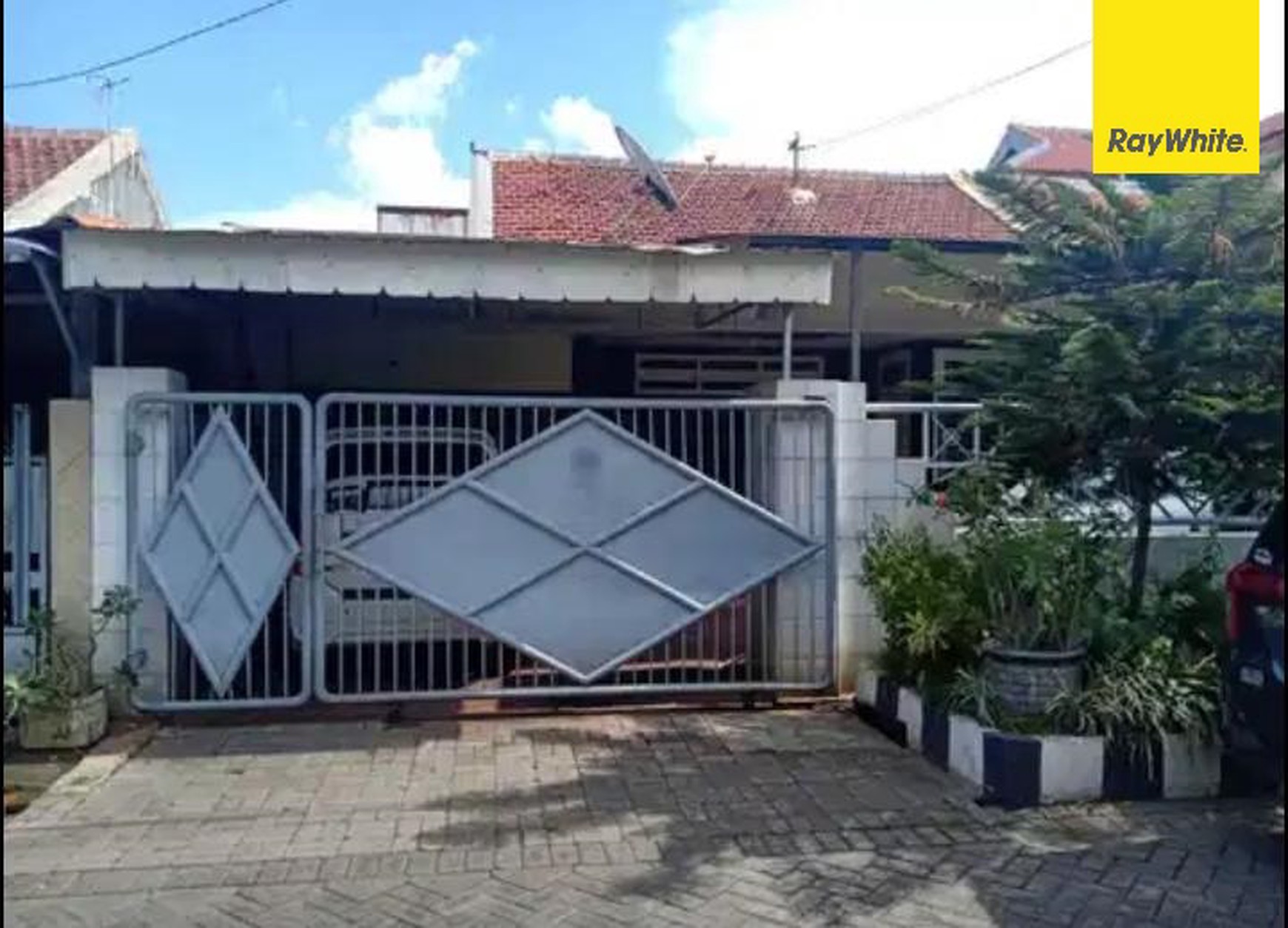 Dijual Rumah di Jalan Tenggilis Utara Surabaya
