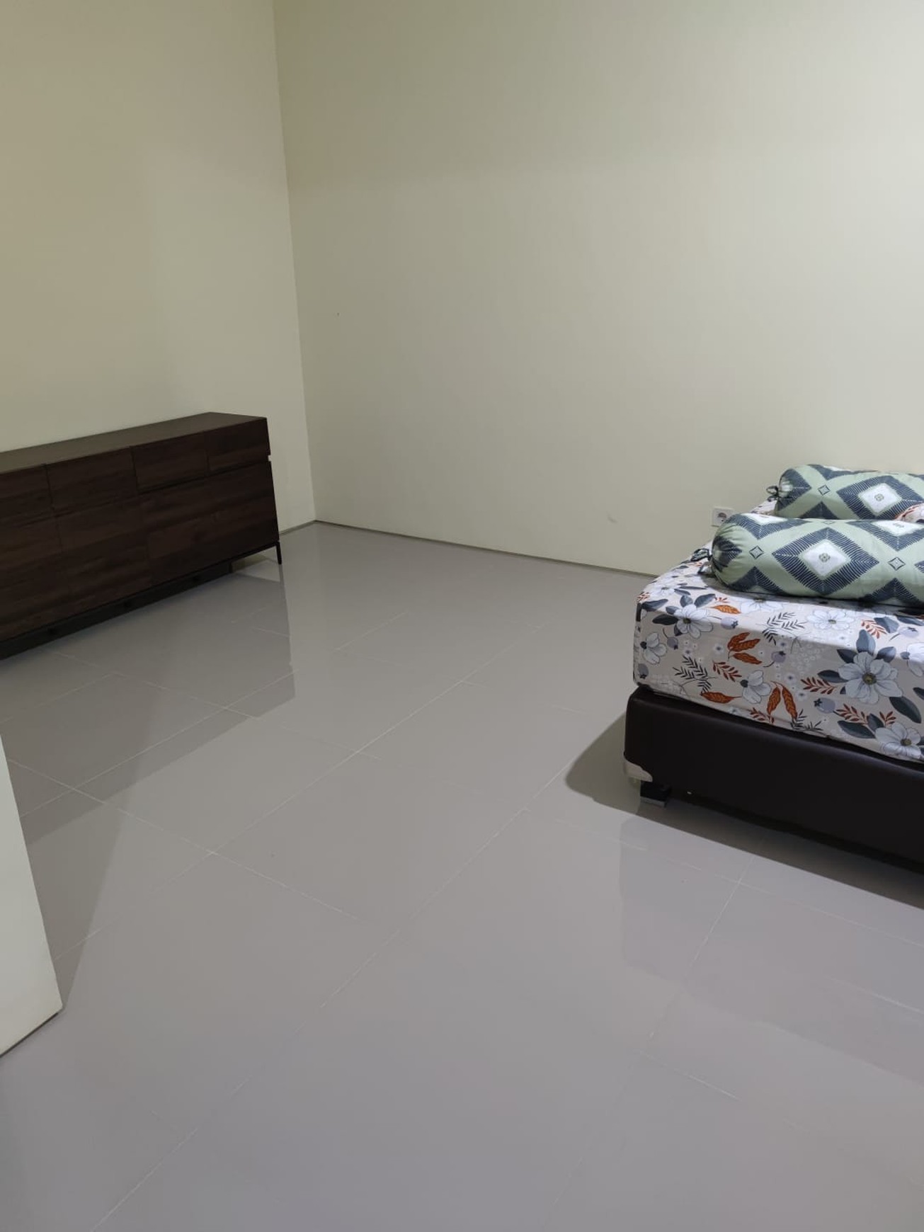 Di sewakan Rumah Full Furnish Dan Siap Huni Di Royal Residence
