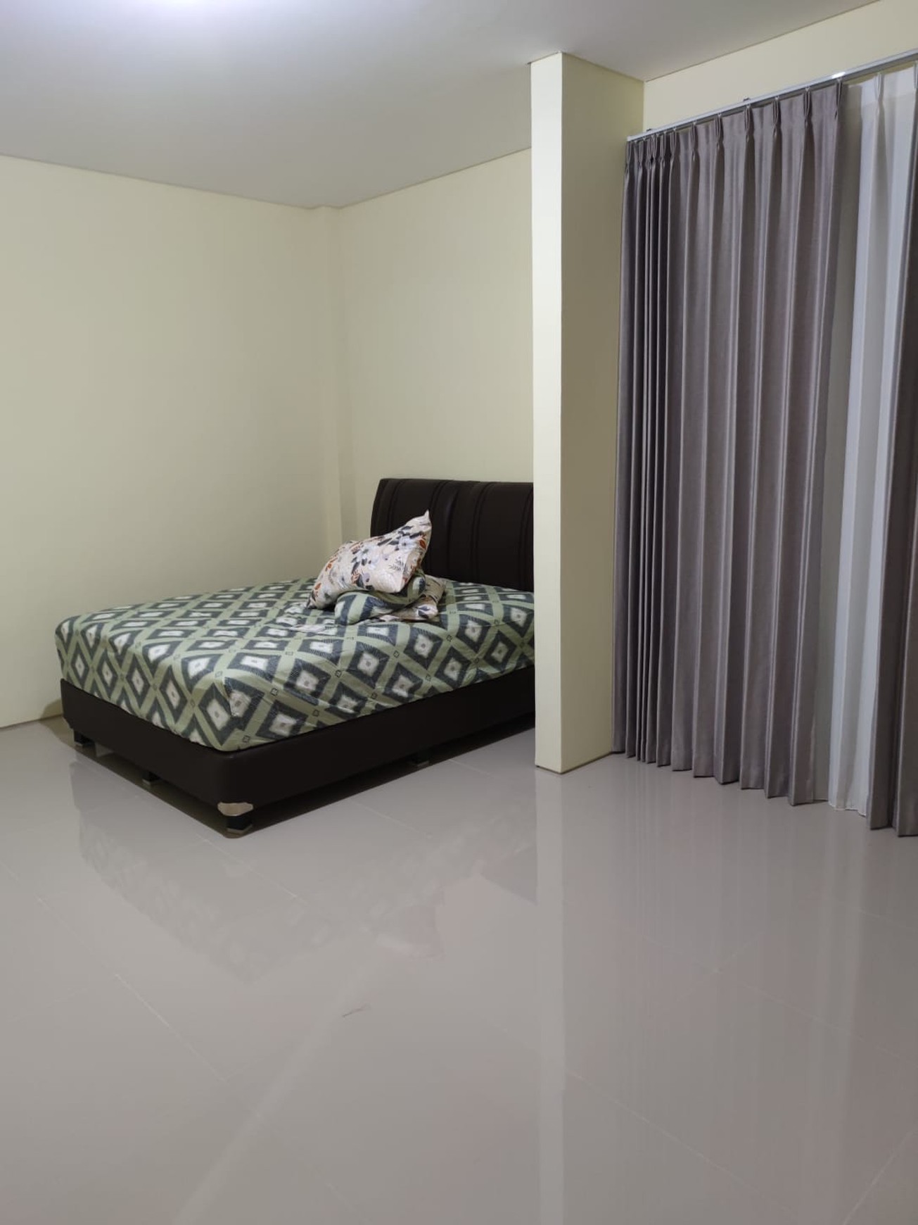 Di sewakan Rumah Full Furnish Dan Siap Huni Di Royal Residence