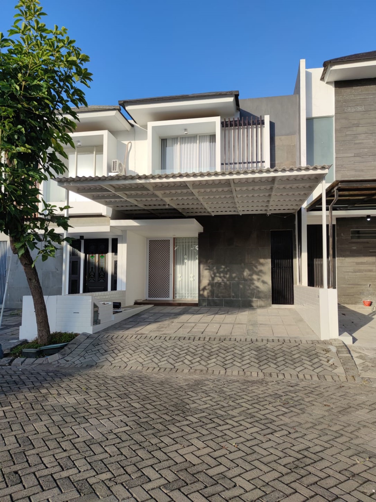 Di sewakan Rumah Full Furnish Dan Siap Huni Di Royal Residence