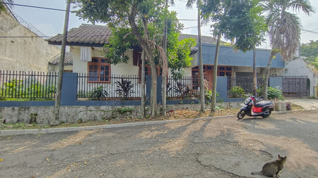 Dijual Rumah - Hitung Tanah saja, Lokasi Strategis dan Nyaman