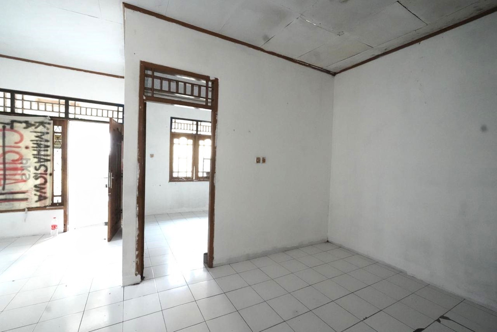 Dijual Cepat Rumah Strategis di Margonda 1 Lantai 3 Kamar Tidur