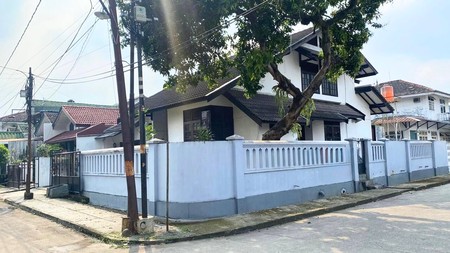 Rumah Posisi Hook 2 Lantai di Cinere Ceiling Tinggi Luas & Siap Huni