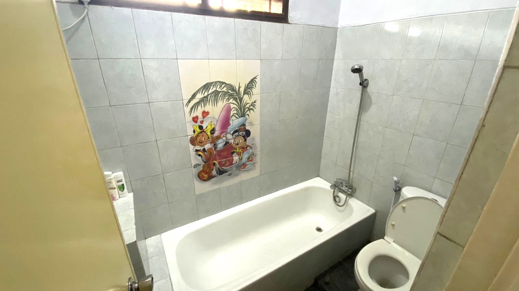 Rumah Posisi Hook 2 Lantai di Cinere Ceiling Tinggi Luas & Siap Huni