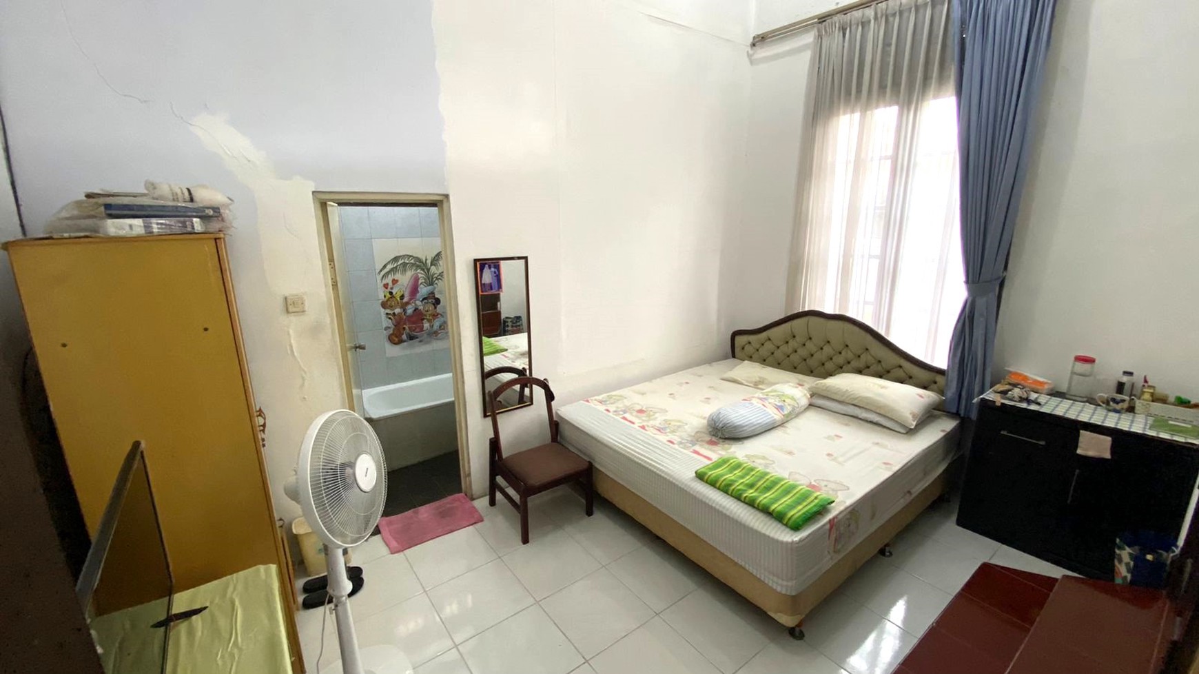 Rumah Posisi Hook 2 Lantai di Cinere Ceiling Tinggi Luas & Siap Huni