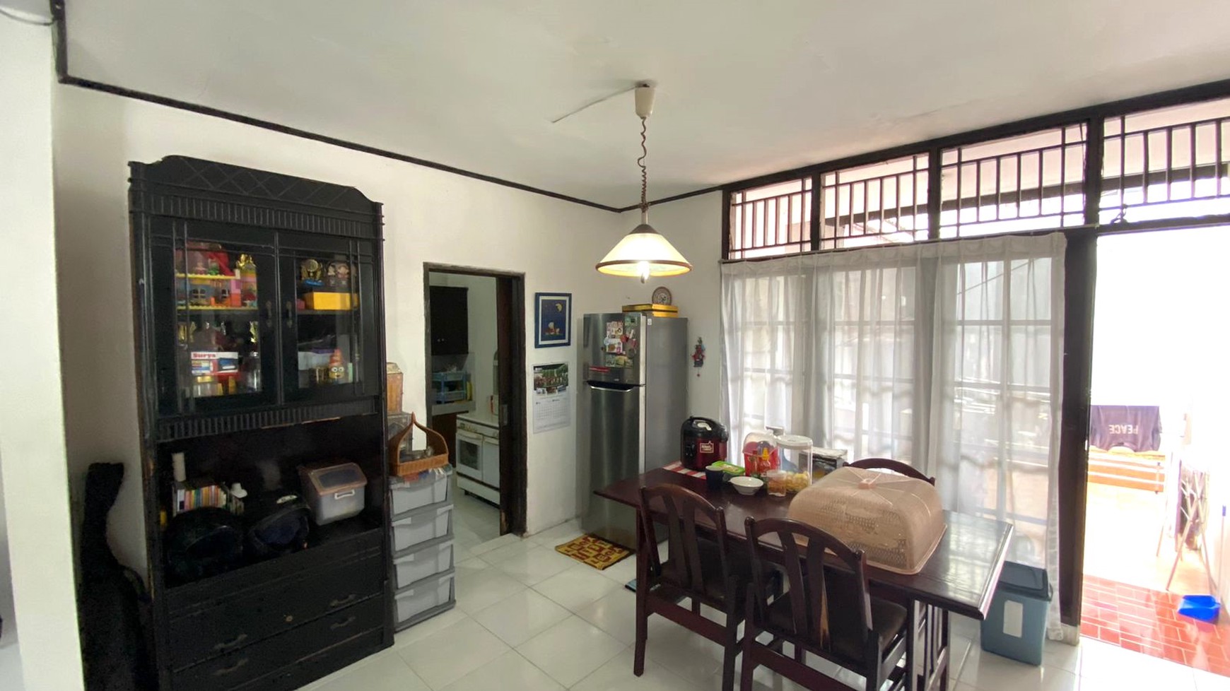 Rumah Posisi Hook 2 Lantai di Cinere Ceiling Tinggi Luas & Siap Huni