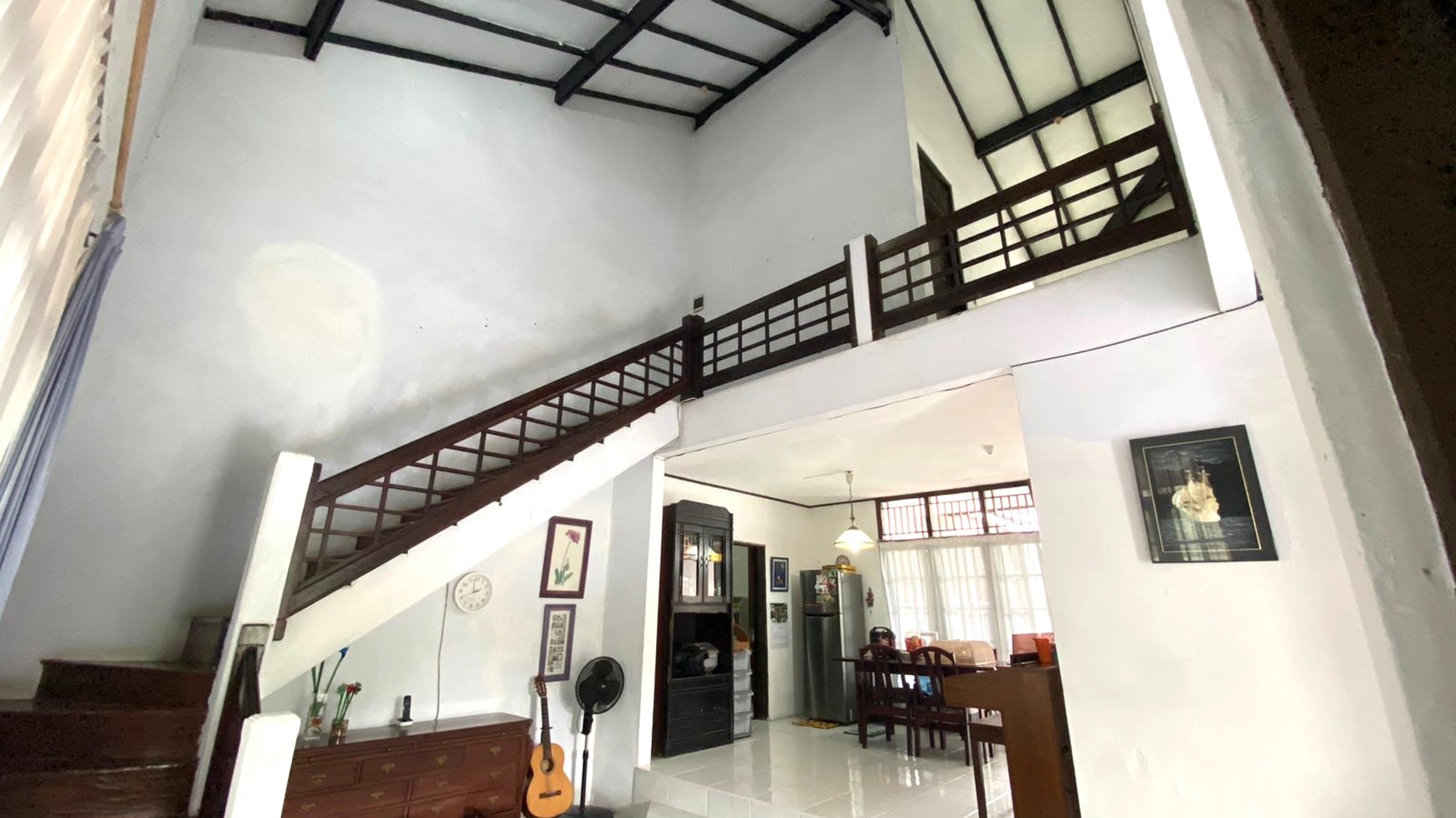 Rumah Posisi Hook 2 Lantai di Cinere Ceiling Tinggi Luas & Siap Huni