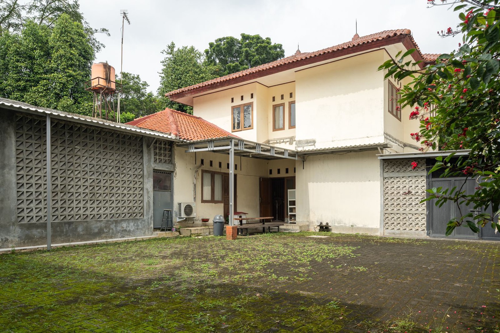 Turun Harga Dijual Tanah & Tempat Usaha Aktif (Alfamart), Rumah dan Tanah di Ciganjur Jagakarsa dengan luas 2310 M2