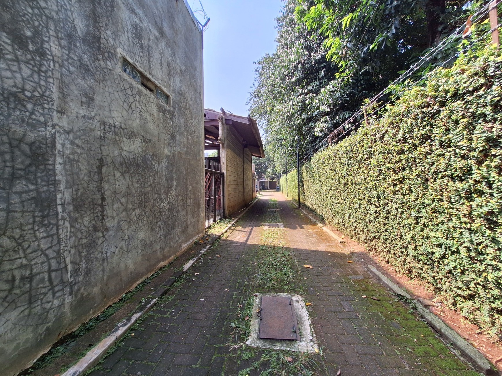 Turun Harga Dijual Tanah & Tempat Usaha Aktif (Alfamart), Rumah dan Tanah di Ciganjur Jagakarsa dengan luas 2310 M2