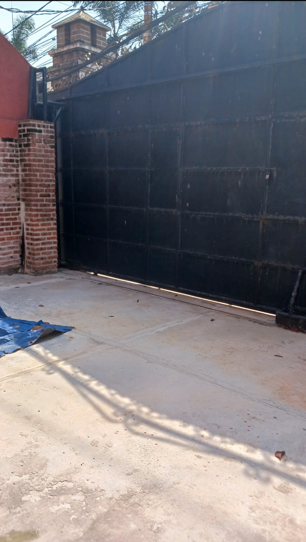 Disewakan Gudang Kokoh Bagus Lokasi Strategis Pinggir Jalan Besar dekat Toll Gate.