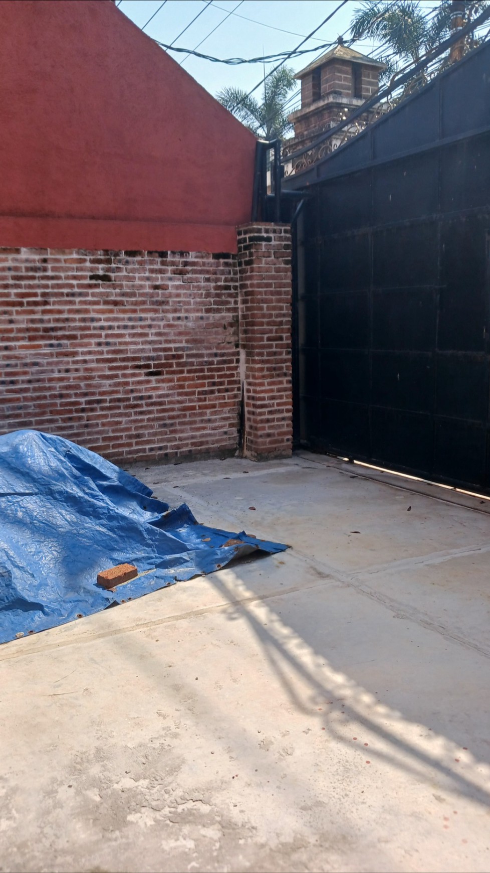 Disewakan Gudang Kokoh Bagus Lokasi Strategis Pinggir Jalan Besar dekat Toll Gate.