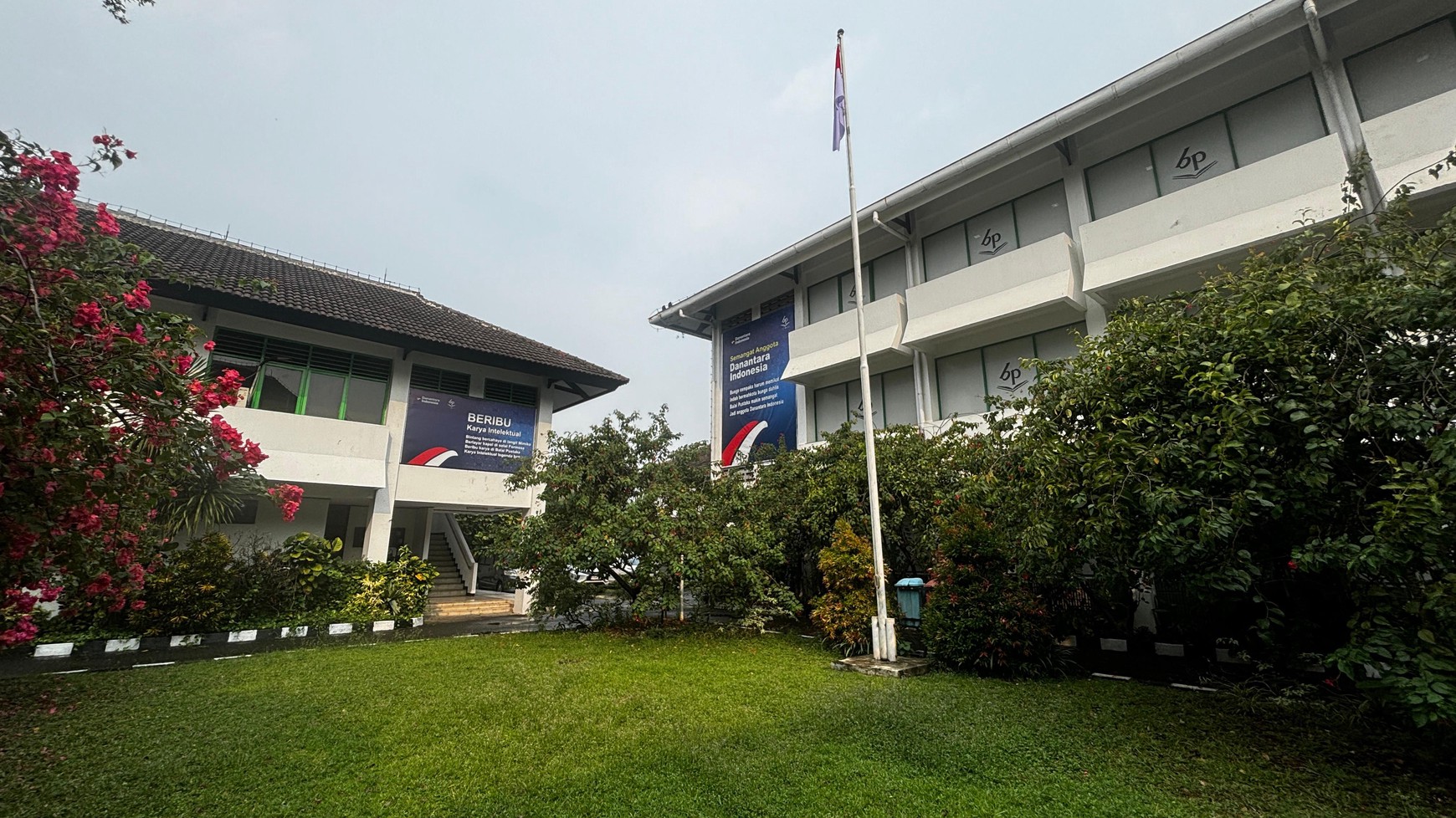 Gedung Kantor Komersial Strategis, Di Lahan 4650 m2 Matraman Jakarta Timur