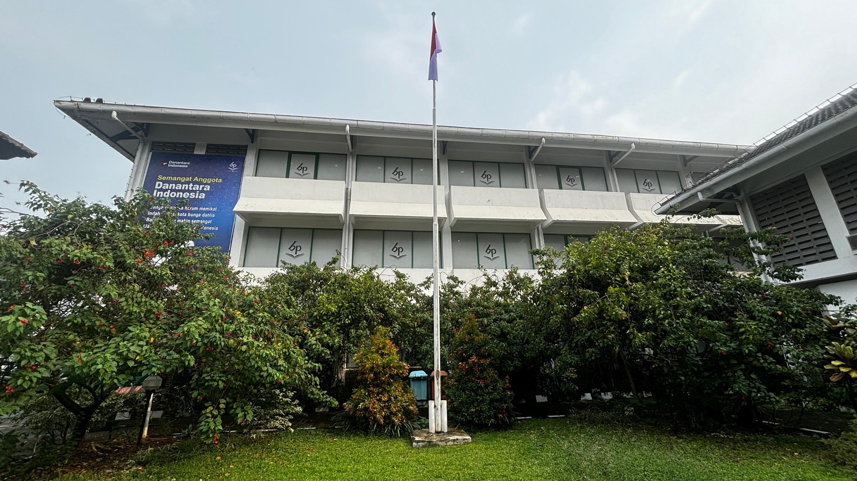 Gedung Kantor Komersial Strategis, Di Lahan 4650 m2 Matraman Jakarta Timur
