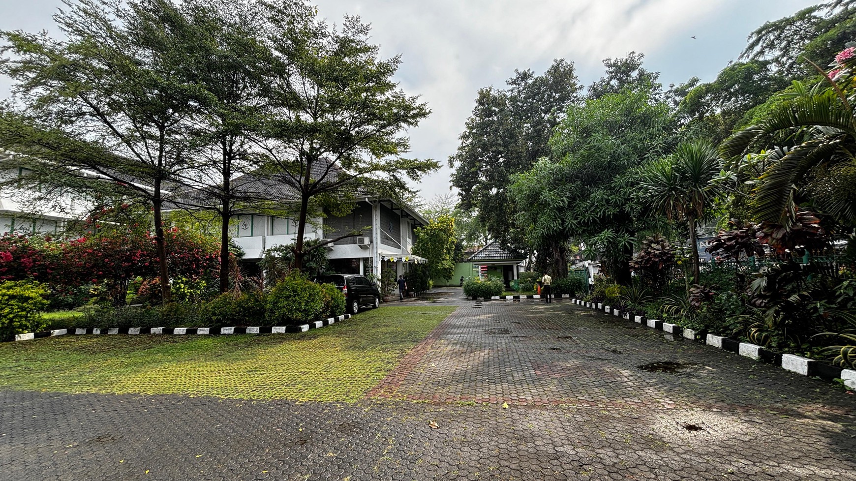 Gedung Kantor Komersial Strategis, Di Lahan 4650 m2 Matraman Jakarta Timur