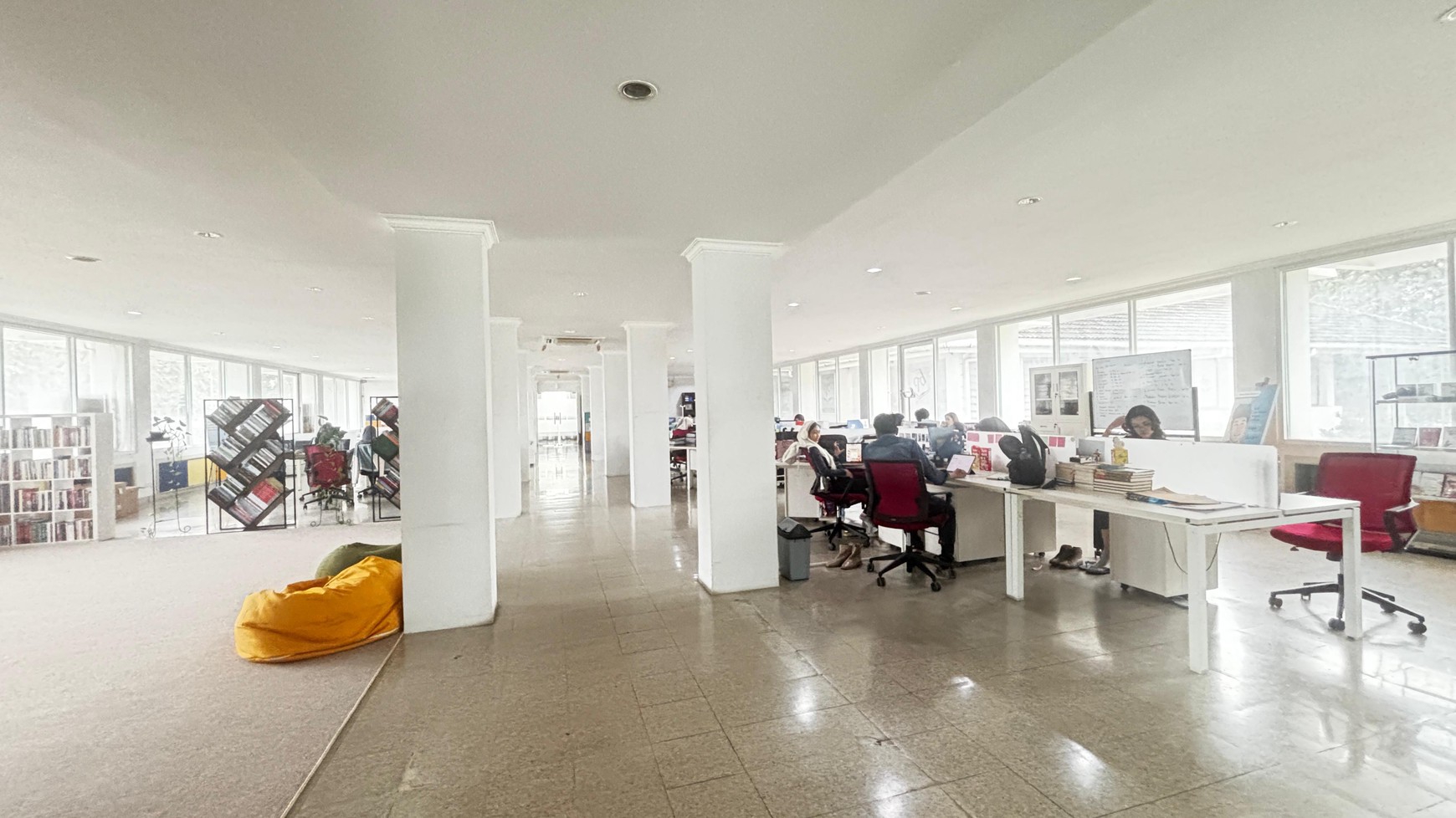 Gedung Kantor Komersial Strategis, Di Lahan 4650 m2 Matraman Jakarta Timur