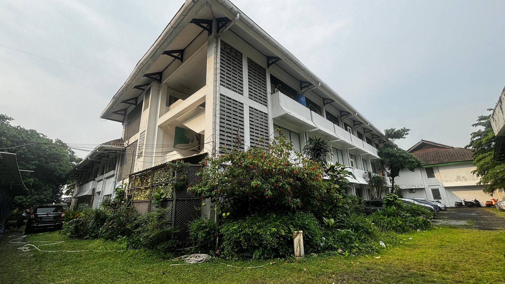 Gedung Lahan 4650 m2 Di Lokasi Strategis Matraman Jaktim