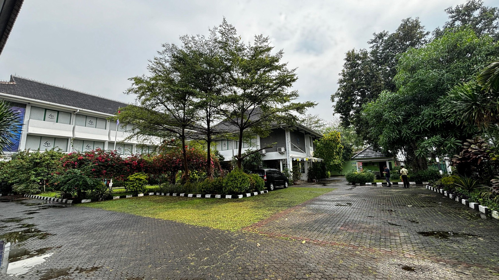 Gedung Lahan 4650 m2 Di Lokasi Strategis Matraman Jaktim