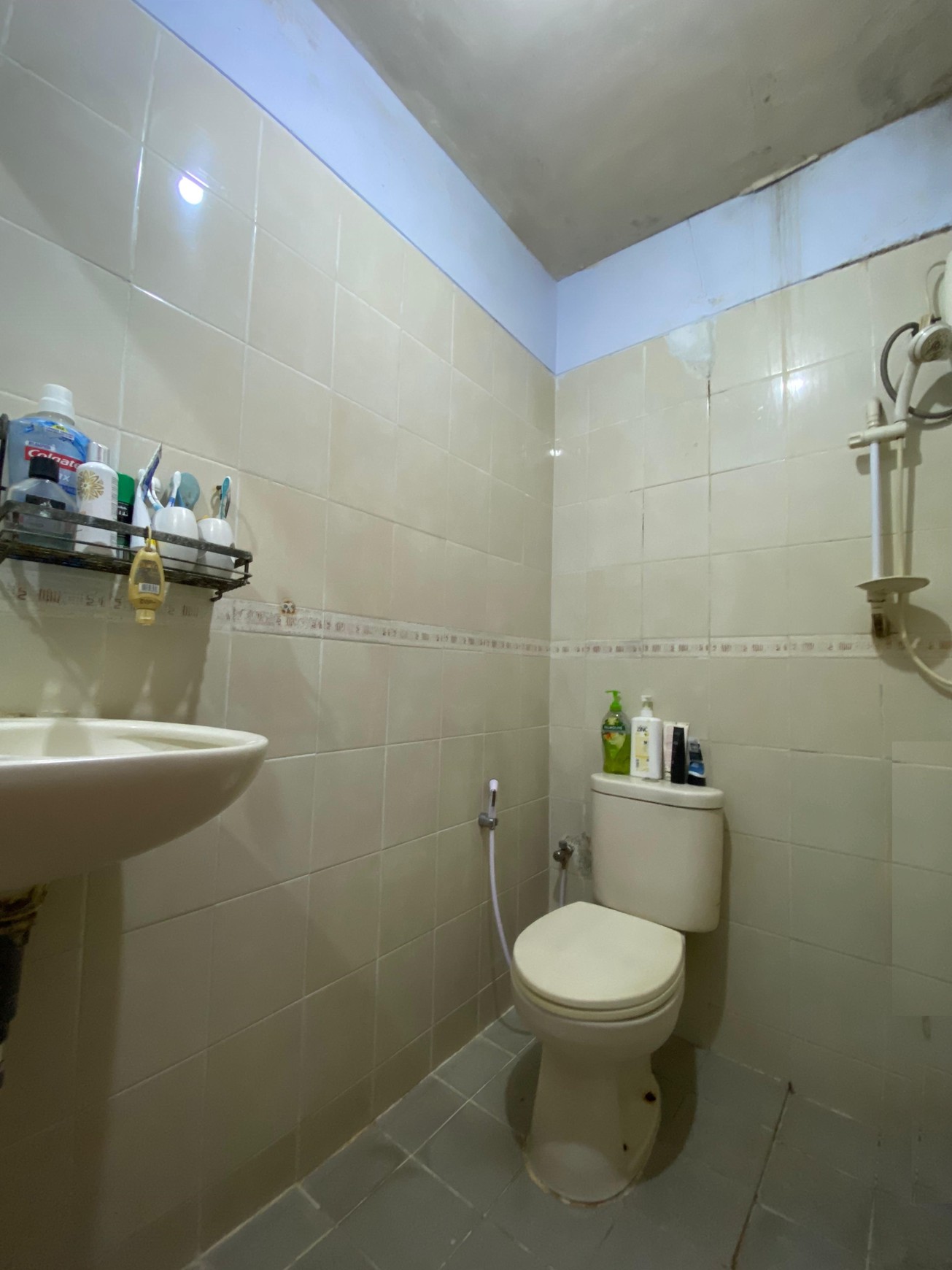 Rumah siap huni dengan harga terjangkau  memiliki Taman luas di Bintaro