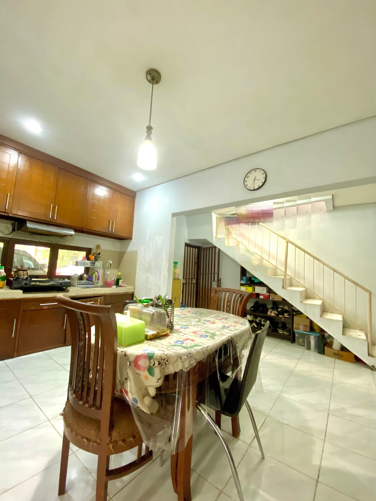 Rumah siap huni dengan harga terjangkau  memiliki Taman luas di Bintaro