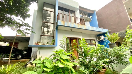 Rumah siap huni dengan harga terjangkau  memiliki Taman luas di Bintaro