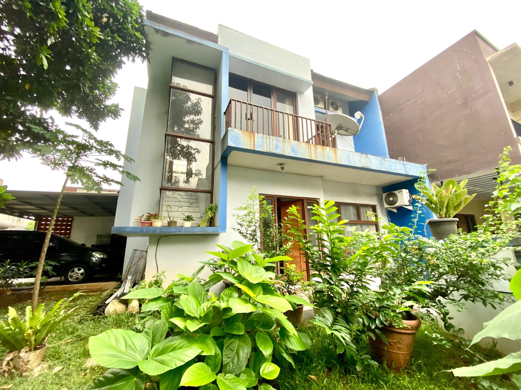 Rumah siap huni dengan harga terjangkau  memiliki Taman luas di Bintaro