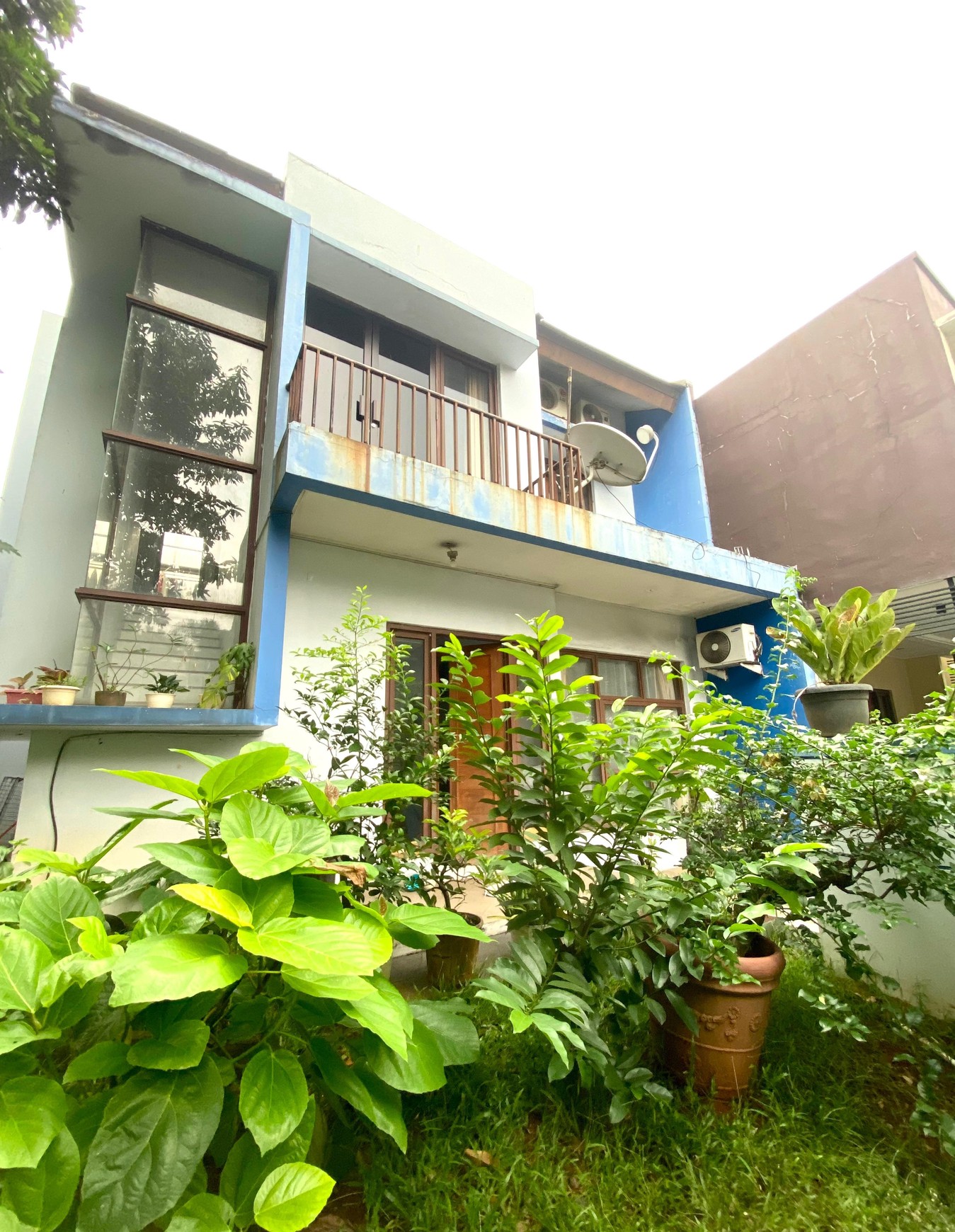 Rumah siap huni dengan harga terjangkau  memiliki Taman luas di Bintaro