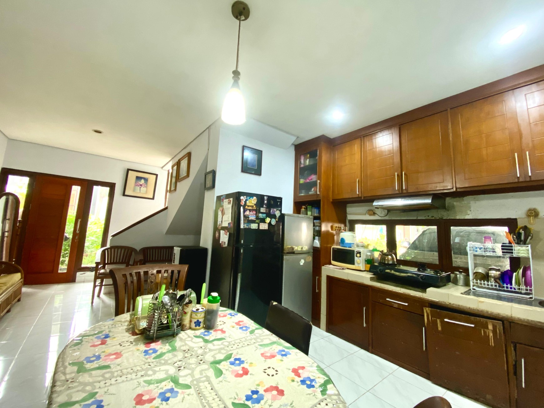 Rumah siap huni dengan harga terjangkau  memiliki Taman luas di Bintaro