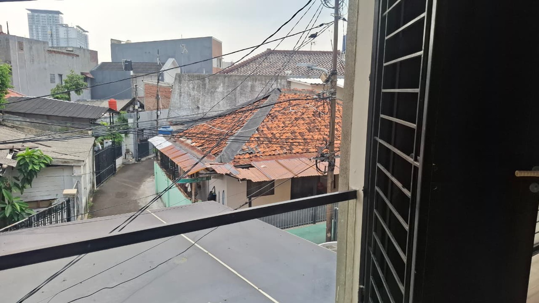 Investasi Tepat -  Rumah 2 Lantai di Tebet Barat Dalam Lokasi Dekat Pintu Toll & Pusat Kuliner