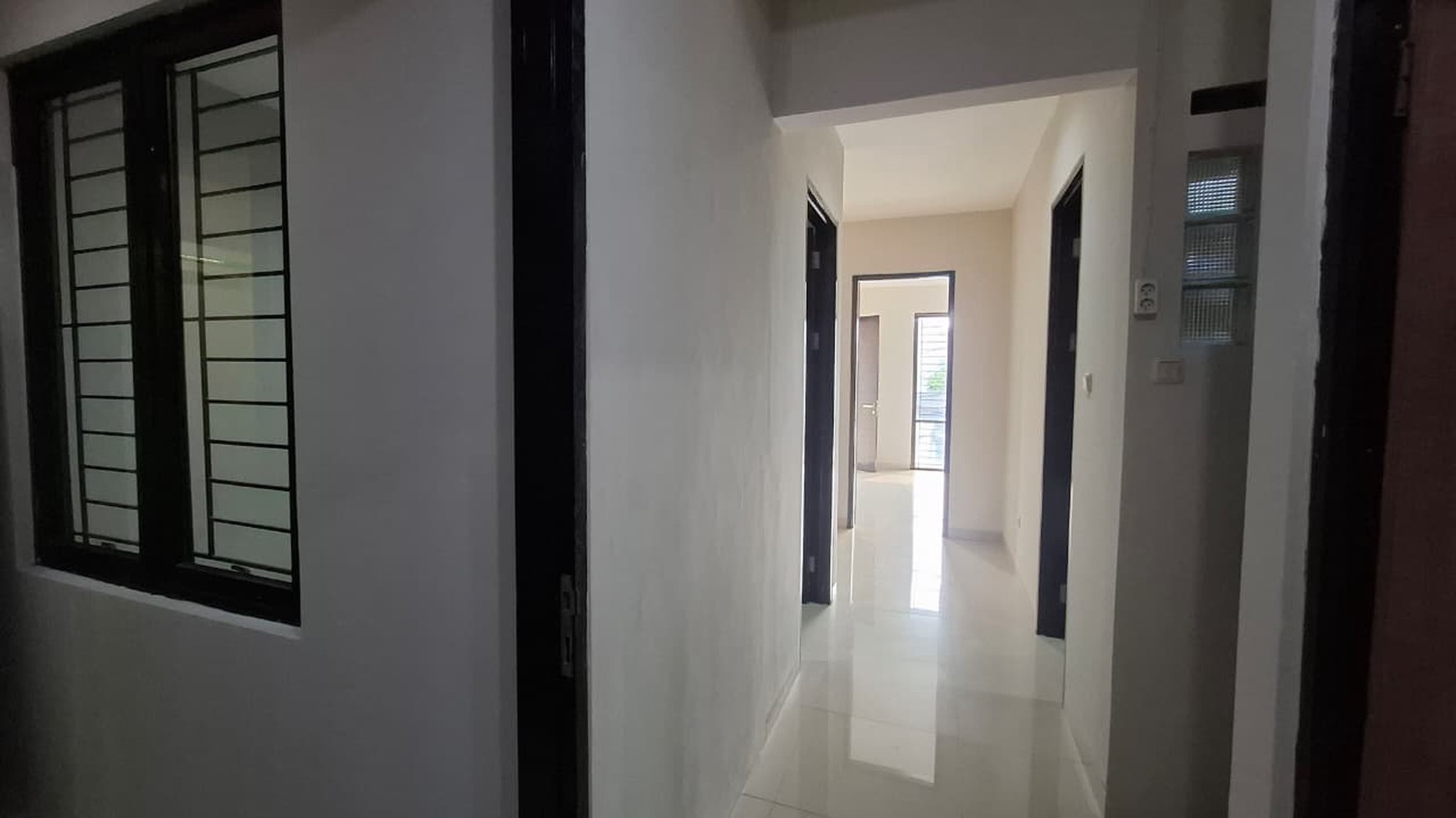 Investasi Tepat -  Rumah 2 Lantai di Tebet Barat Dalam Lokasi Dekat Pintu Toll & Pusat Kuliner