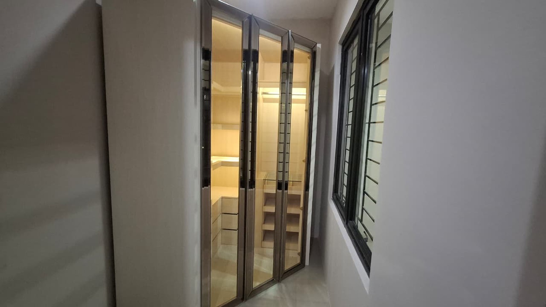 Investasi Tepat -  Rumah 2 Lantai di Tebet Barat Dalam Lokasi Dekat Pintu Toll & Pusat Kuliner