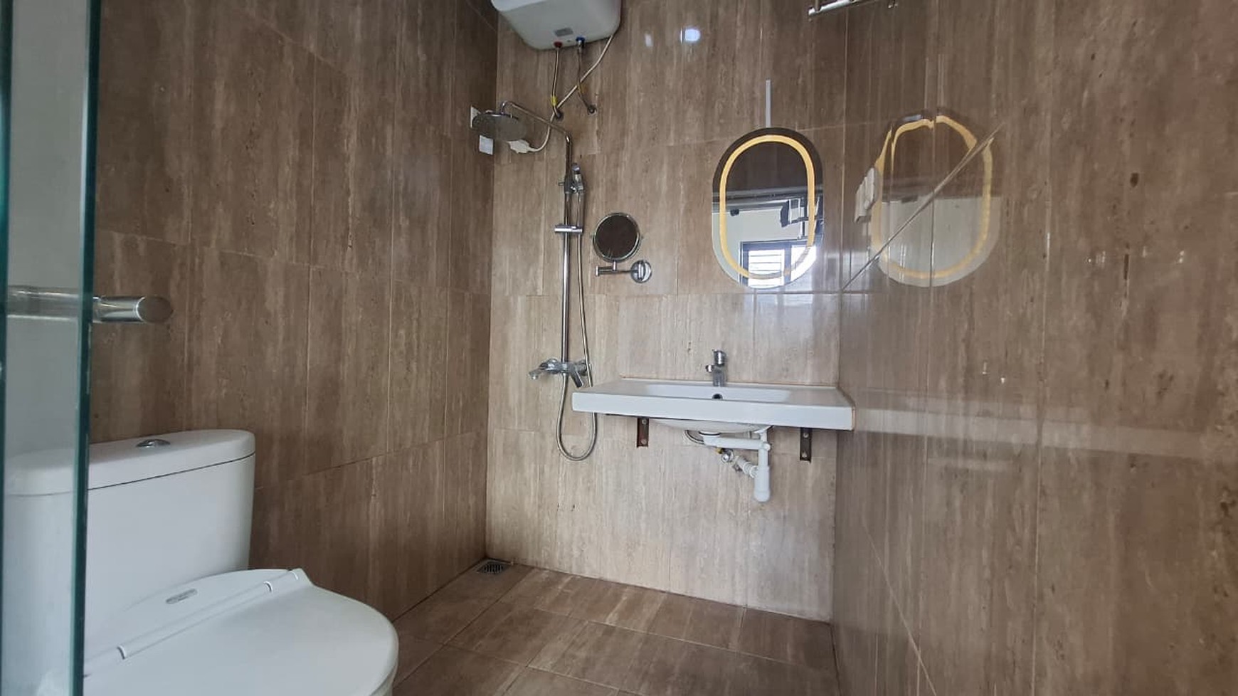 Investasi Tepat -  Rumah 2 Lantai di Tebet Barat Dalam Lokasi Dekat Pintu Toll & Pusat Kuliner
