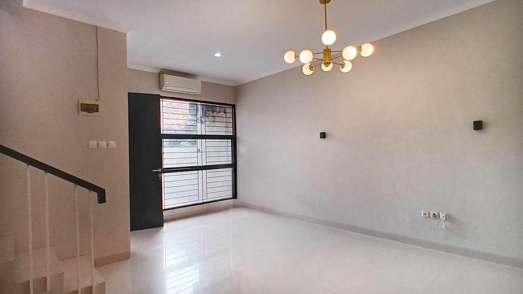 Investasi Tepat -  Rumah 2 Lantai di Tebet Barat Dalam Lokasi Dekat Pintu Toll & Pusat Kuliner