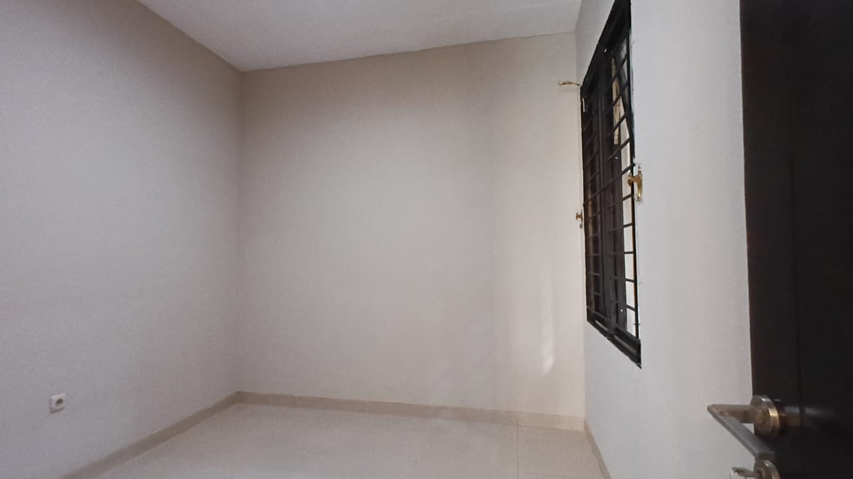 Investasi Tepat -  Rumah 2 Lantai di Tebet Barat Dalam Lokasi Dekat Pintu Toll & Pusat Kuliner