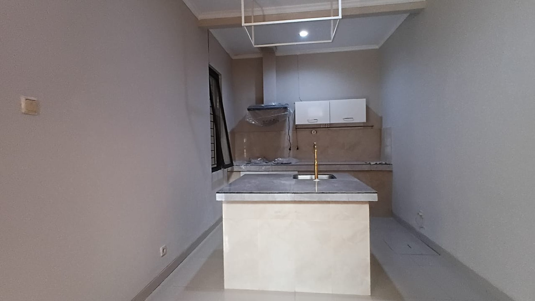 Investasi Tepat -  Rumah 2 Lantai di Tebet Barat Dalam Lokasi Dekat Pintu Toll & Pusat Kuliner