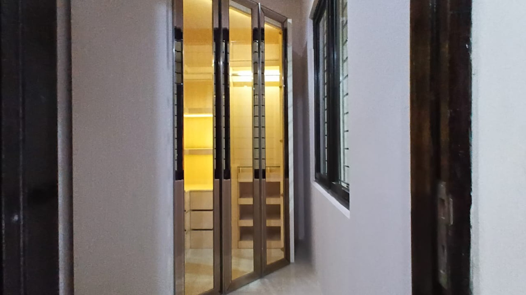 Investasi Tepat -  Rumah 2 Lantai di Tebet Barat Dalam Lokasi Dekat Pintu Toll & Pusat Kuliner