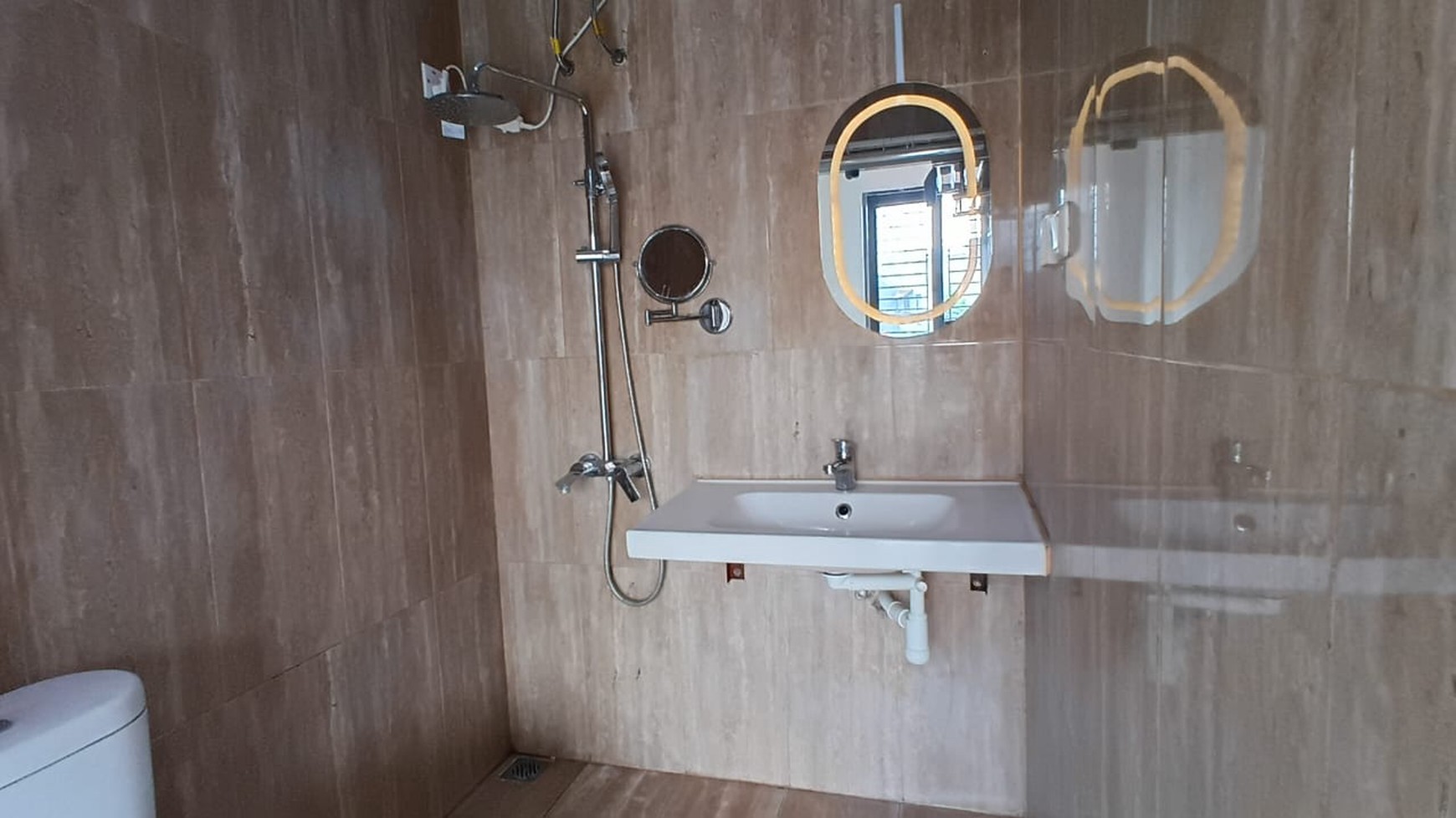 Investasi Tepat -  Rumah 2 Lantai di Tebet Barat Dalam Lokasi Dekat Pintu Toll & Pusat Kuliner