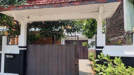 Rumah 1035 Meter Persegi Lokasi Dekat Universitas Terbuka Salut Kudus