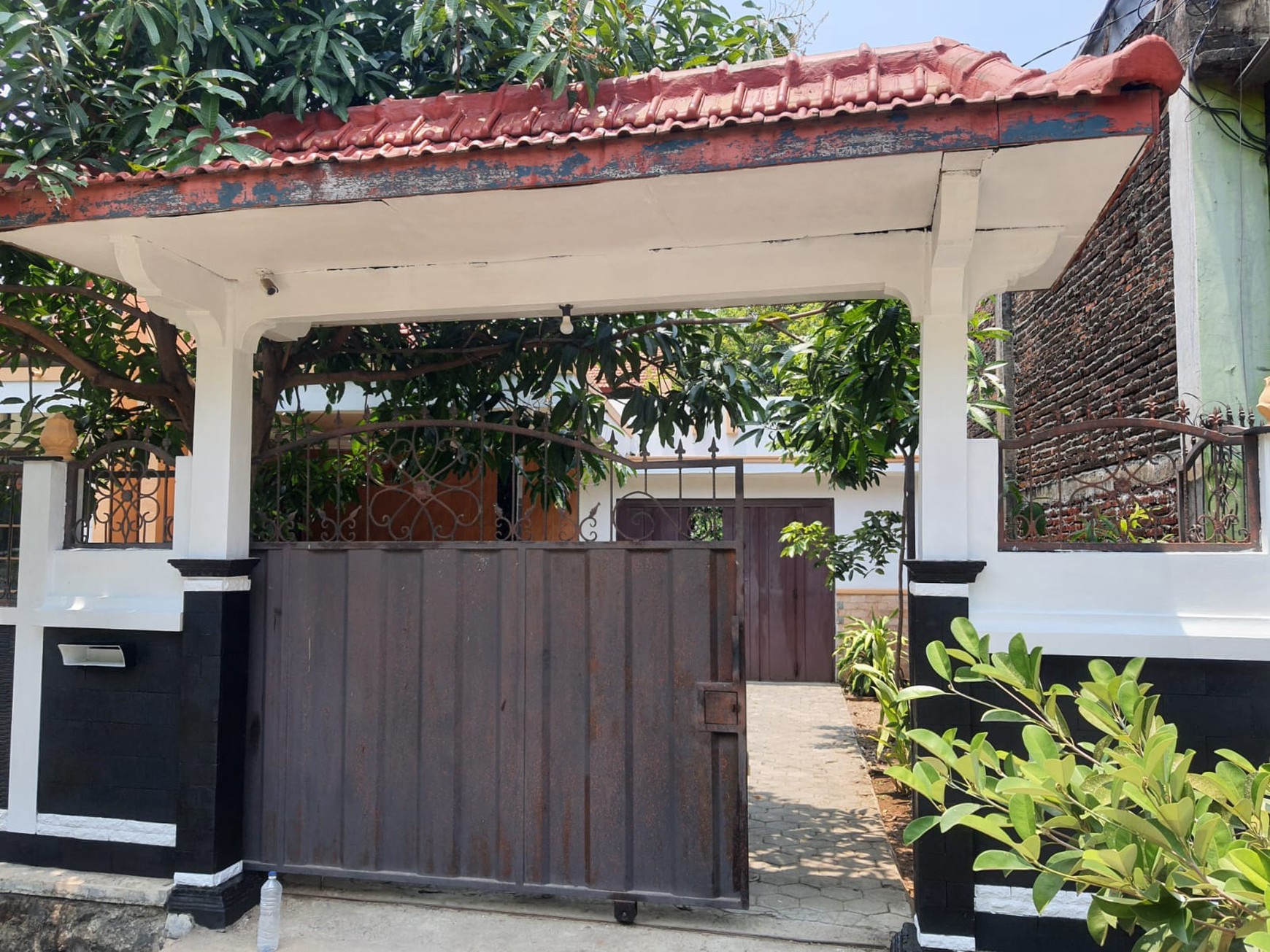 Rumah 1035 Meter Persegi Lokasi Dekat Universitas Terbuka Salut Kudus