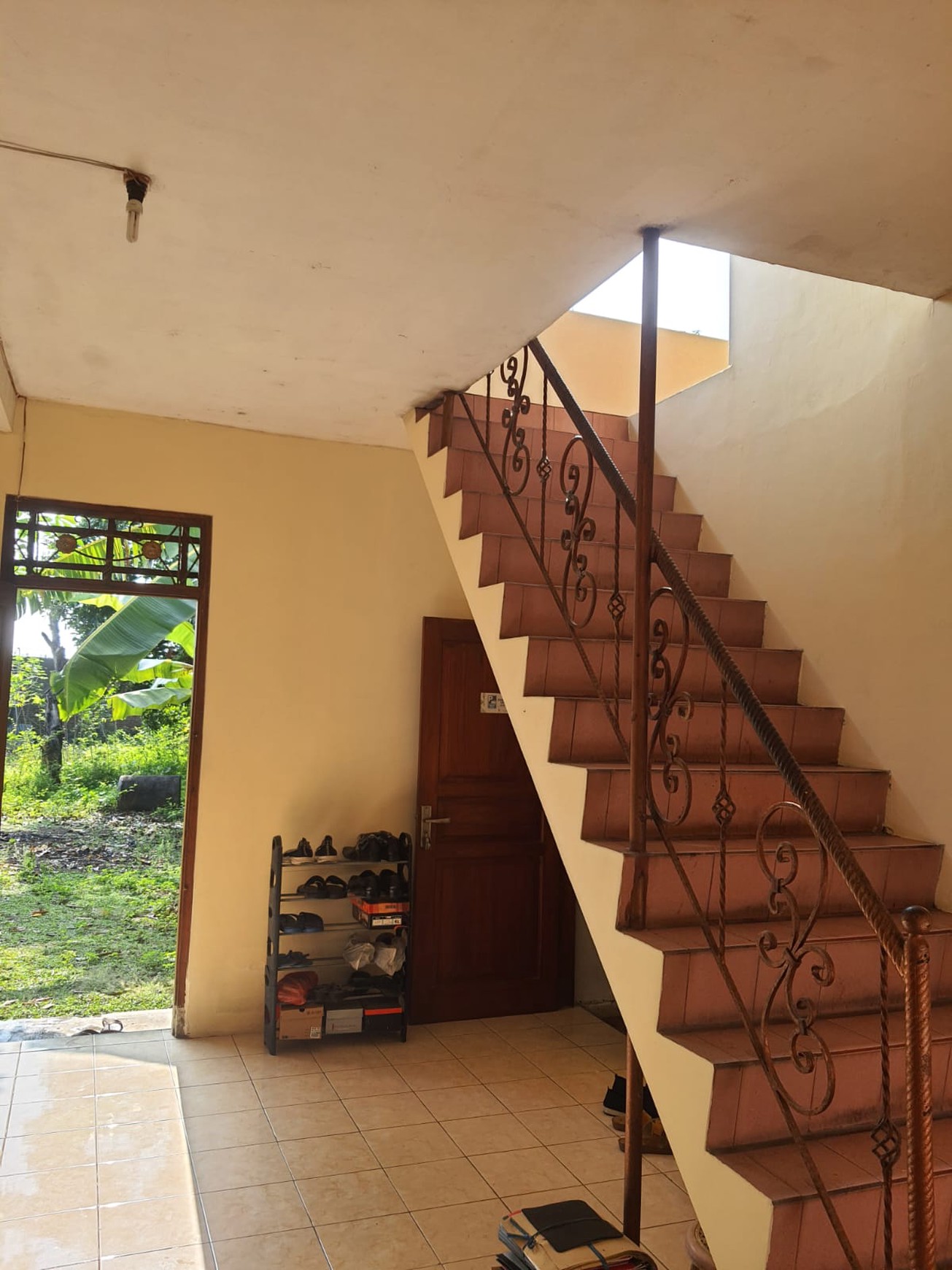 Rumah 1035 Meter Persegi Lokasi Dekat Universitas Terbuka Salut Kudus