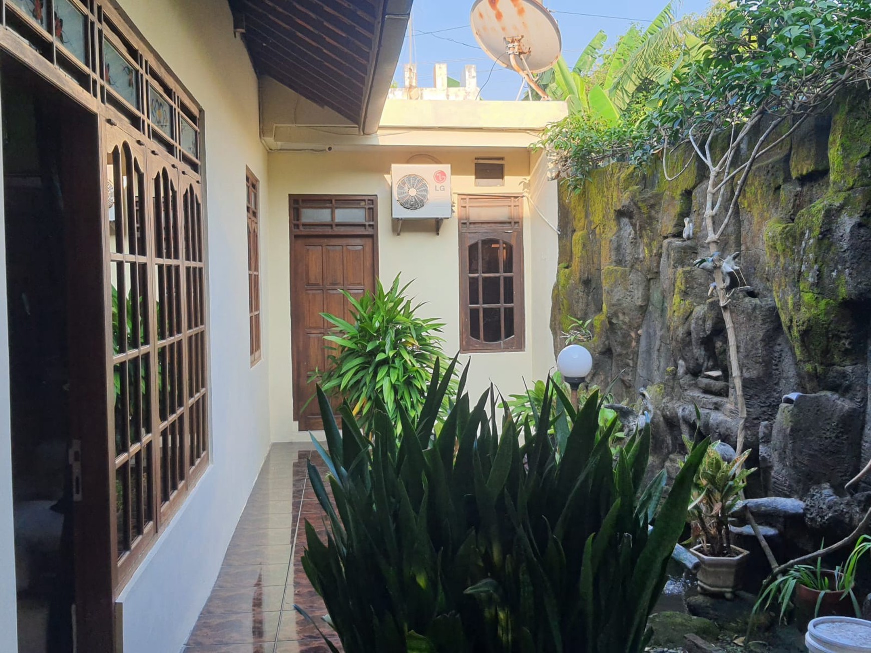 Rumah 1035 Meter Persegi Lokasi Dekat Universitas Terbuka Salut Kudus