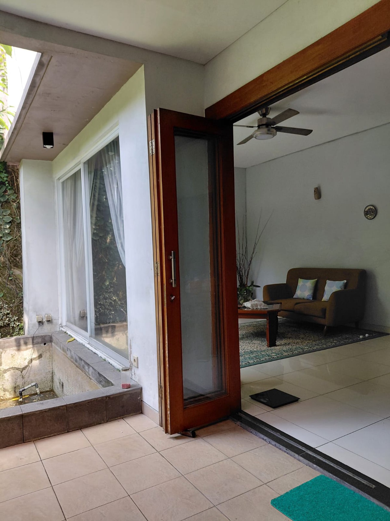 Rumah Minimalis di Cinere 2 Lantai Taman Depan Belakang Siap Huni