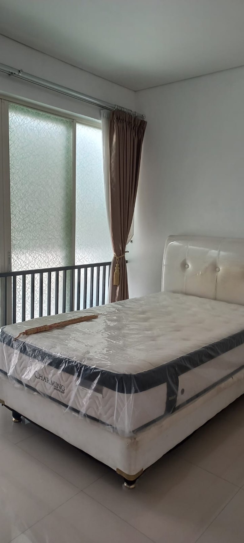 JUAL RUMAH SEMI FURNISHED DI FOREST MANSION SBY BARAT