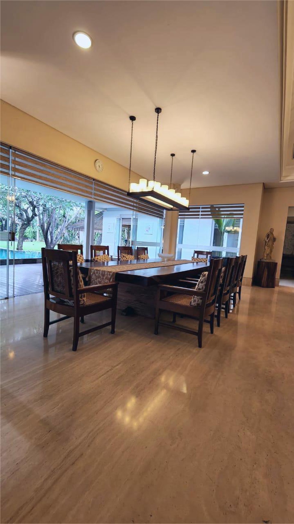  Rumah Tropis dengan design yang Mewah di Bintaro 