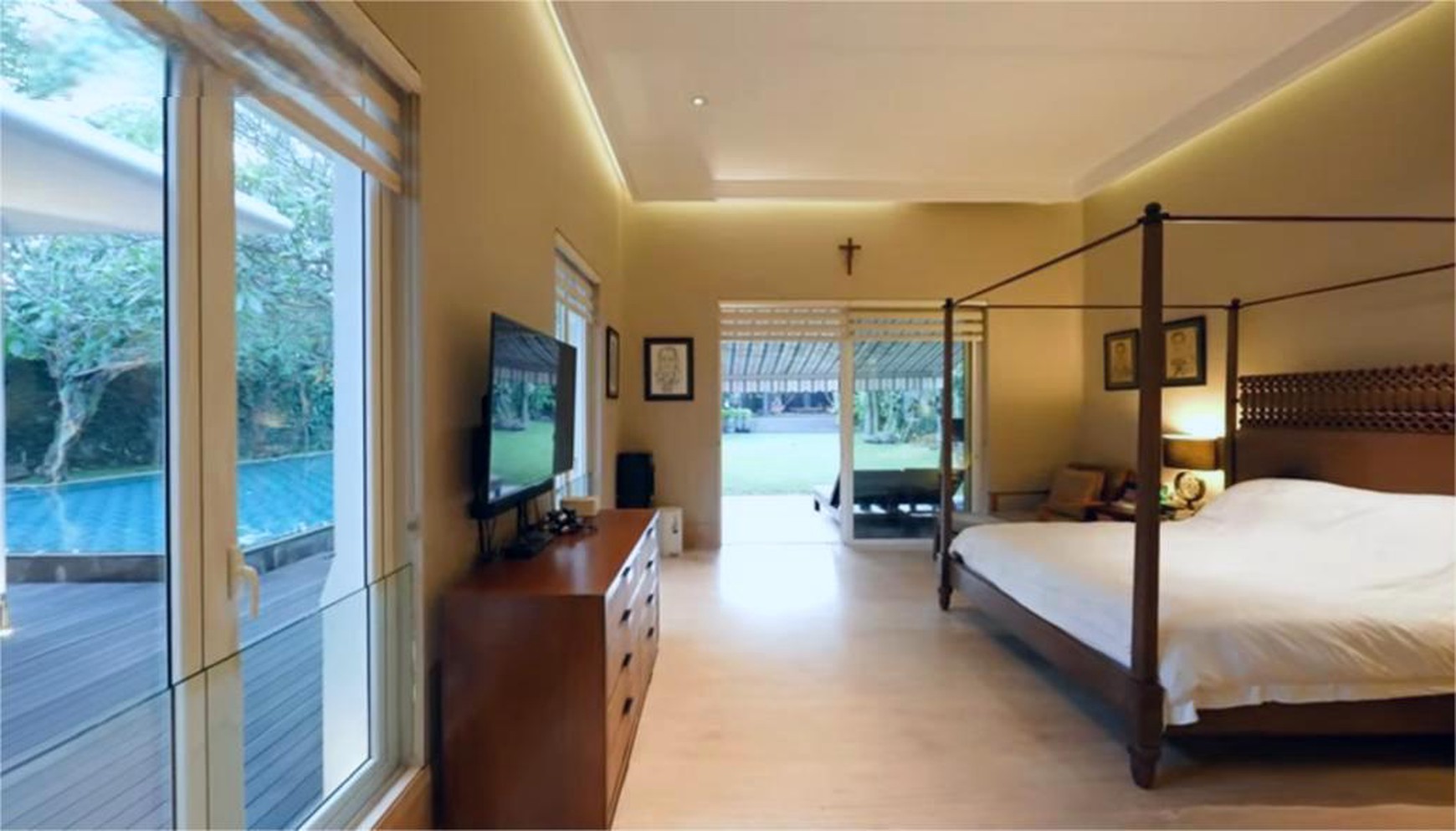  Rumah Tropis dengan design yang Mewah di Bintaro 